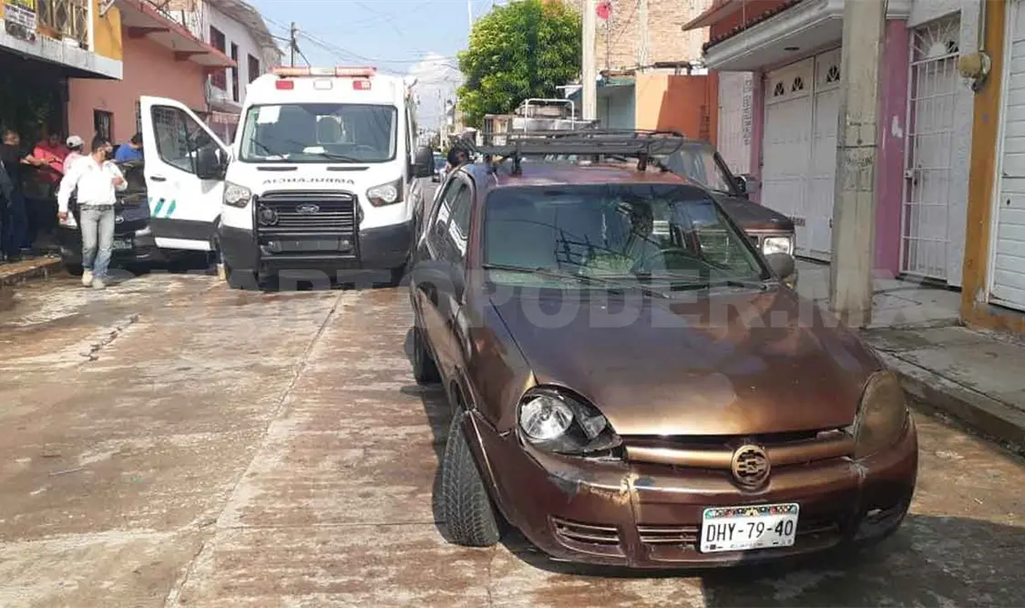 Niño intenta cruzar calle y es arrollado por Chevy