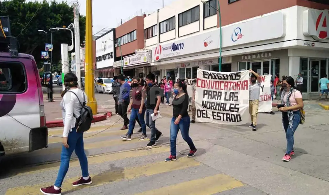 Normalistas piden ayuda por emergencia sanitaria