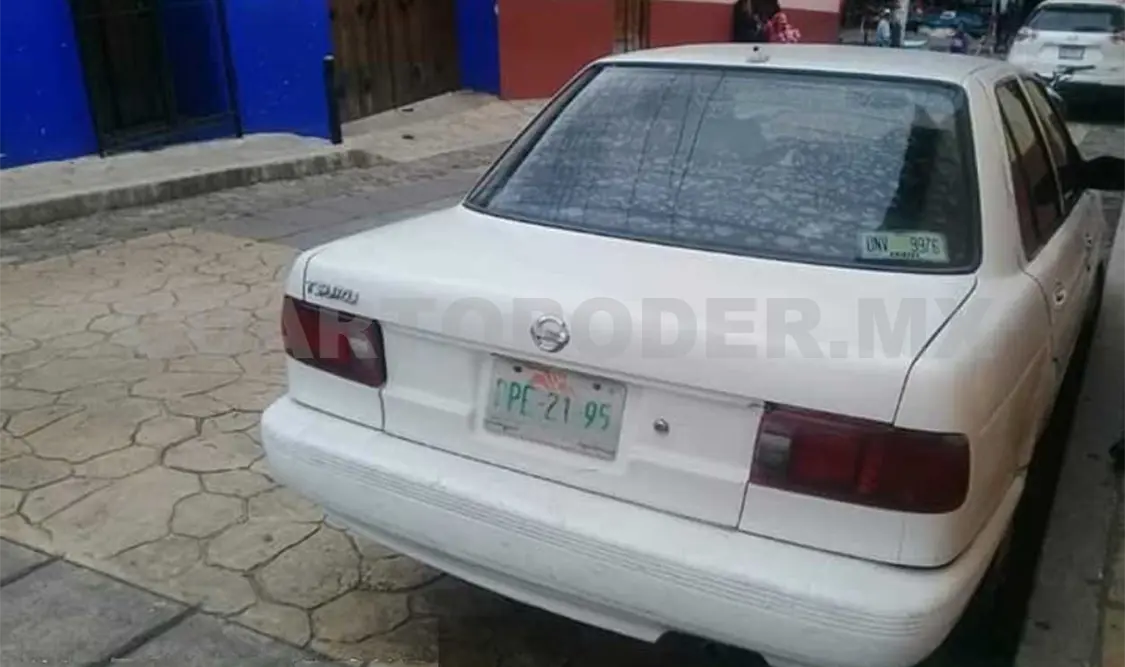 Minutos antes el vehículo Nissan tipo Tsuru había sido robado en el barrio El Cerrillo. Manuel Martínez / CP