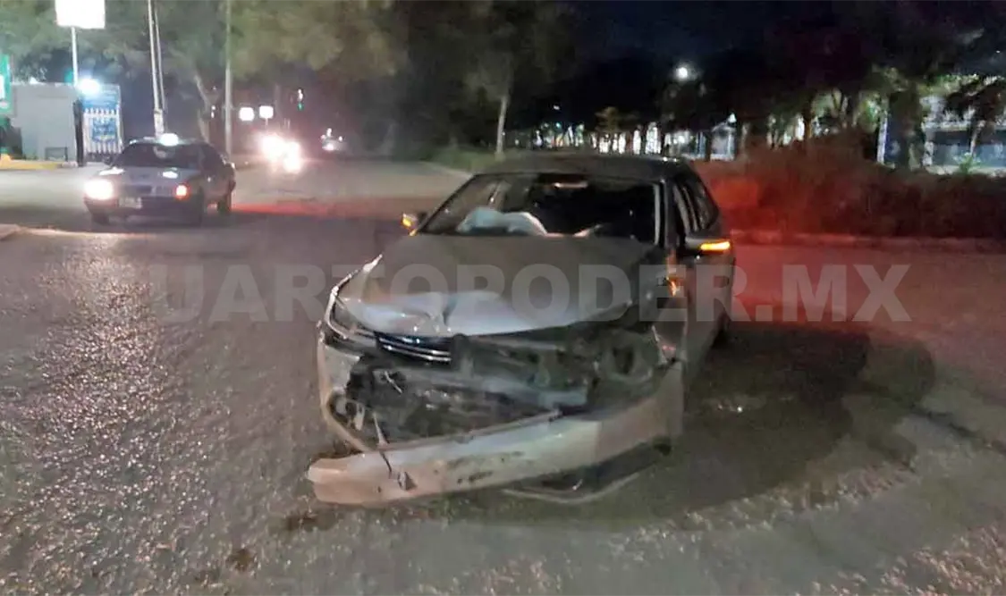 Colisión en bulevar deja dos heridos