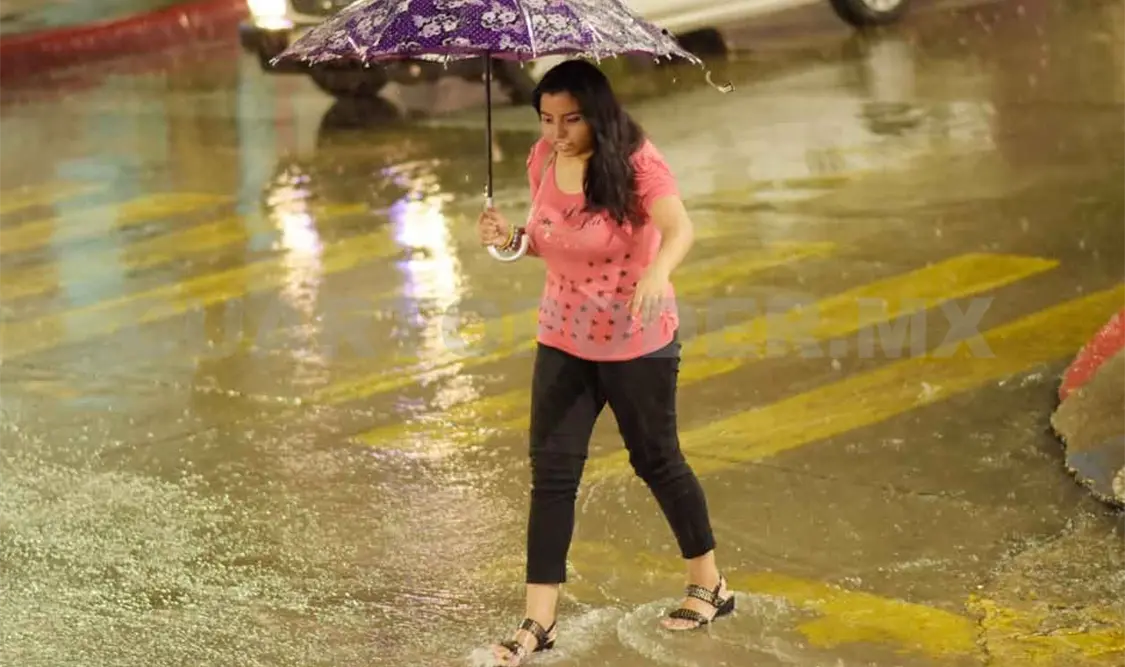 Prevén fuertes lluvias por nueva onda tropical