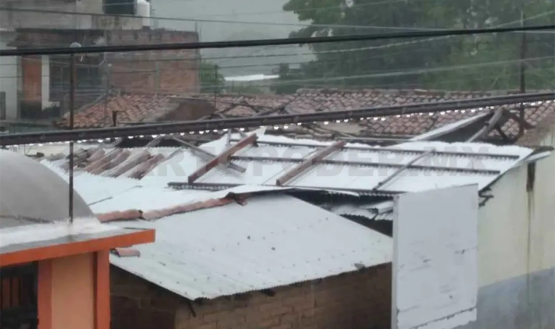 Ráfagas de viento dañan viviendas