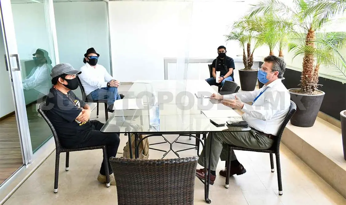 Conversa Ismael Brito con director del Frayba