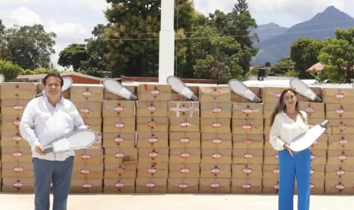 Anuncia Rosales Zuarth colocación de luminarias
