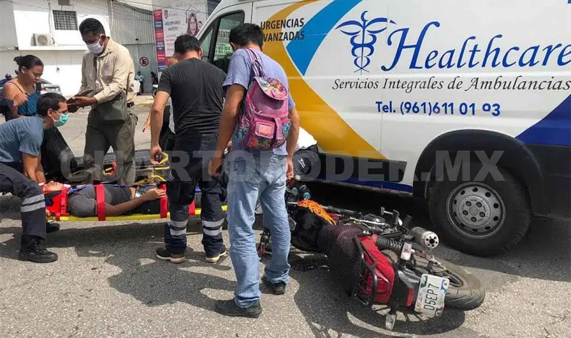 Joven motociclista fue arrollado por ambulancia
