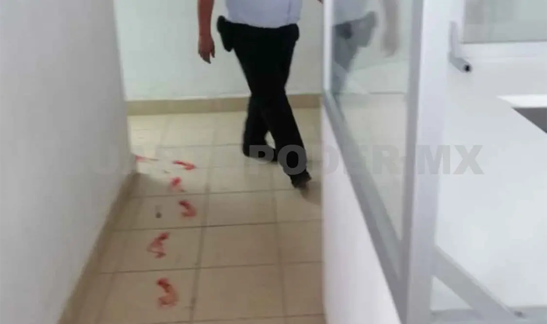Nace bebé en el baño y casi muere ahogado