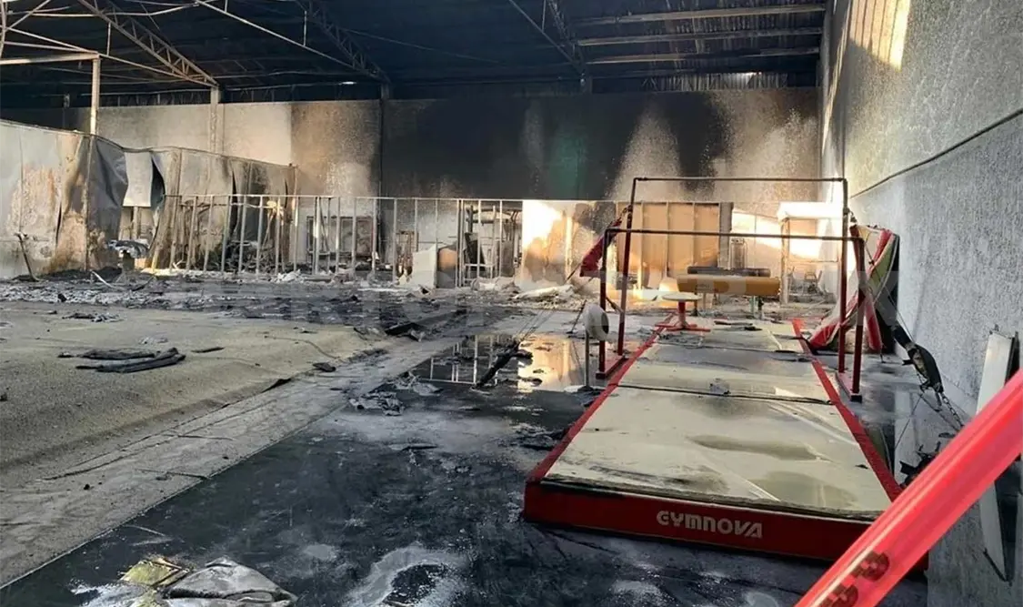 El siniestro se suscitó en tres áreas destinadas a la disciplina de Gimnasia y se logró contener después de una hora.