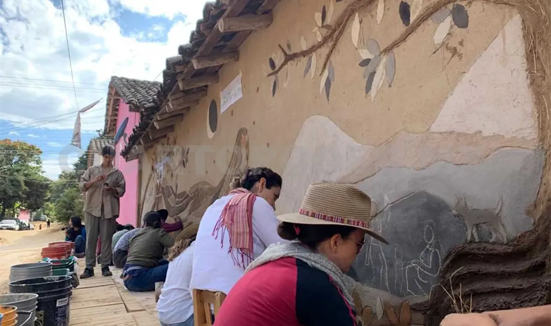 La restauración artística más reciente fue en la vivienda de Laura Tondopó Hernández, en el ejido Copoya. El Universal