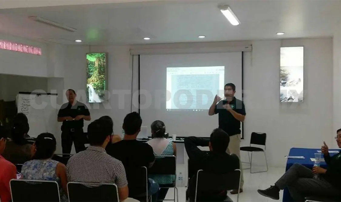 Los intérpretes certificados de todo el país se coordinaron para brindar este apoyo a las personas con discapacidad auditiva. Cortesía