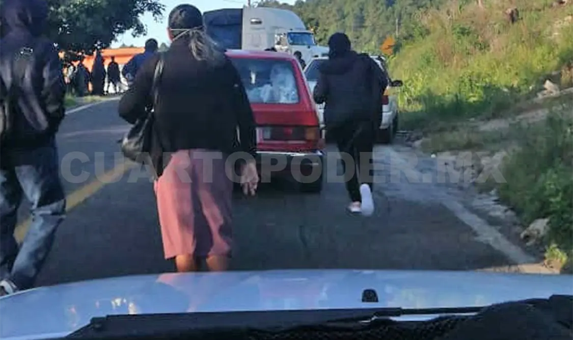 Indígenas de Oxchuc retiraron el bloqueo que desde el lunes mantenían sobre la carretera San Cristóbal-Ocosingo-Palenque. CP