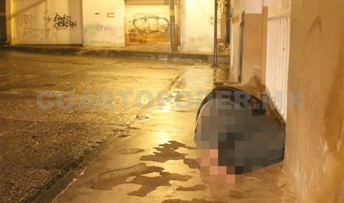 Fue la mañana del sábado cuando el universitario fue encontrado tirado en la acera del barrio El Cedro en Comitán. Juan Orel / CP