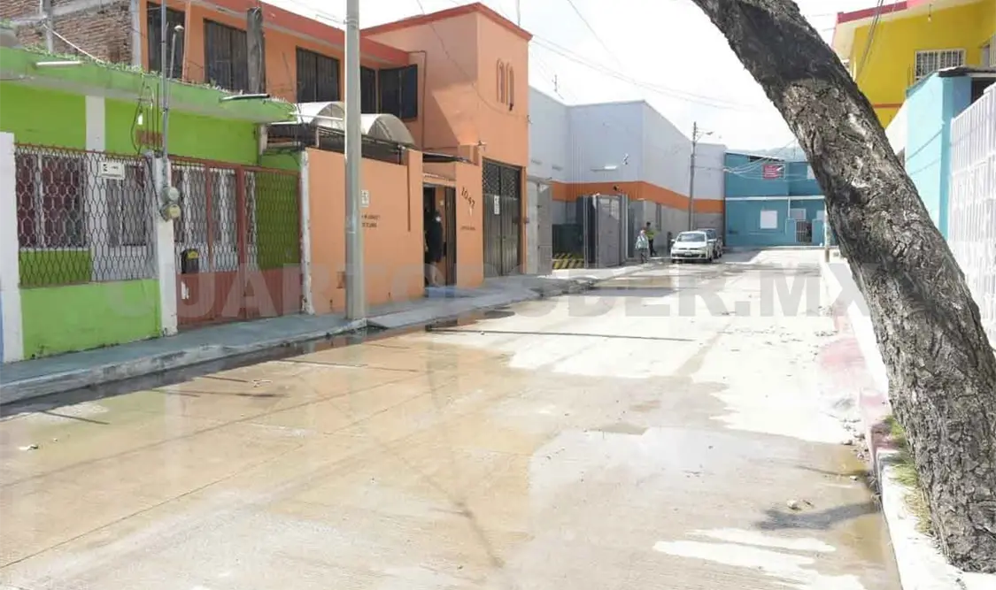 Denuncian a empresa por descargar aguas negras