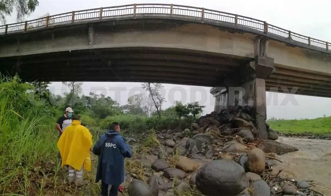 Urgen agilizar trabajos en puente vehicular