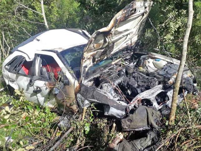 Pointer termina en un barranco y se incendia Pointer termina en un barranco y se incendia