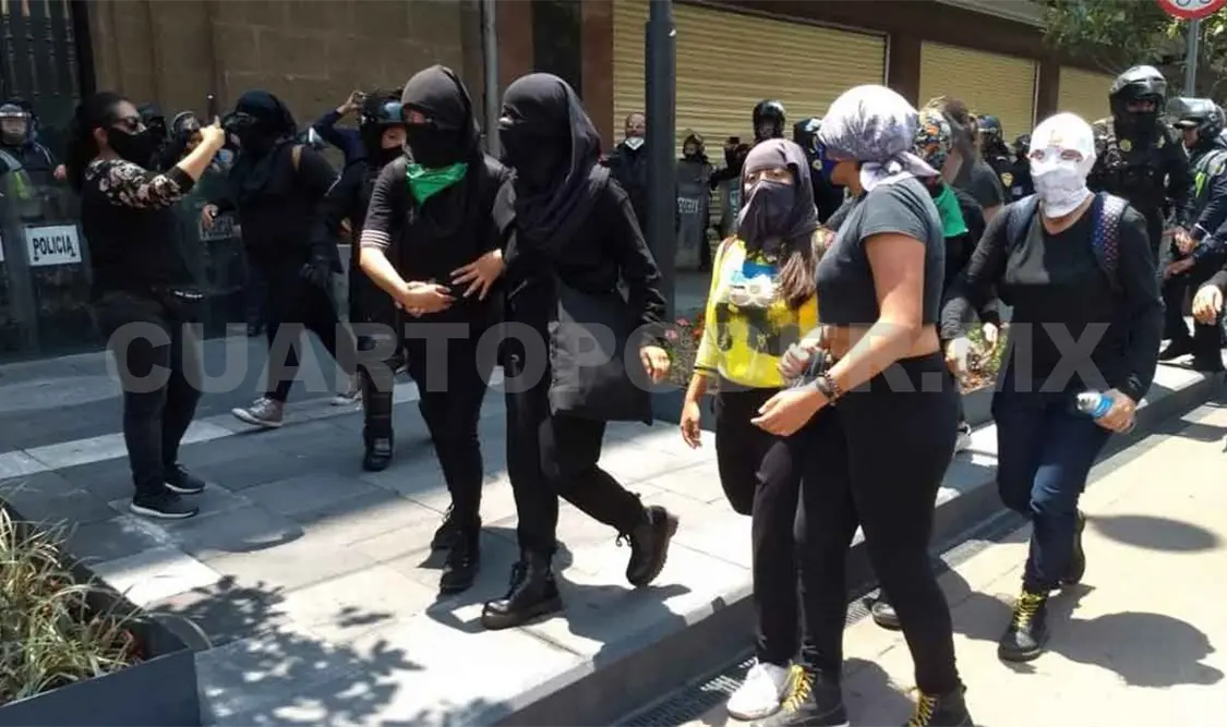 Feministas protestan por aborto legal