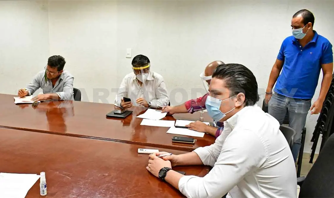 Dialoga Ismael Brito con transportistas de carga pesada