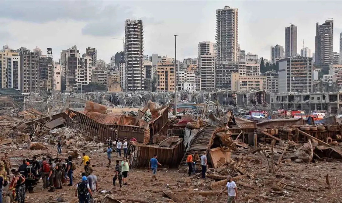 Aumentan a 135 muertos tras explosión en Beirut