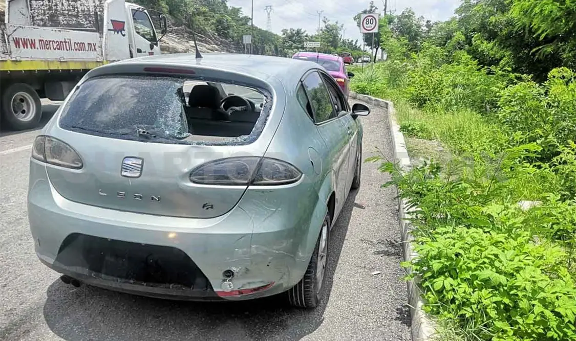 Se estrelló contra un coche en el libramiento