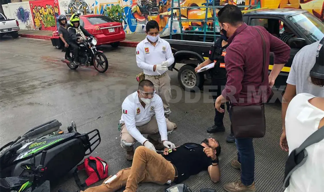 Queda herido motociclista tras ser arrollado por Tsuru