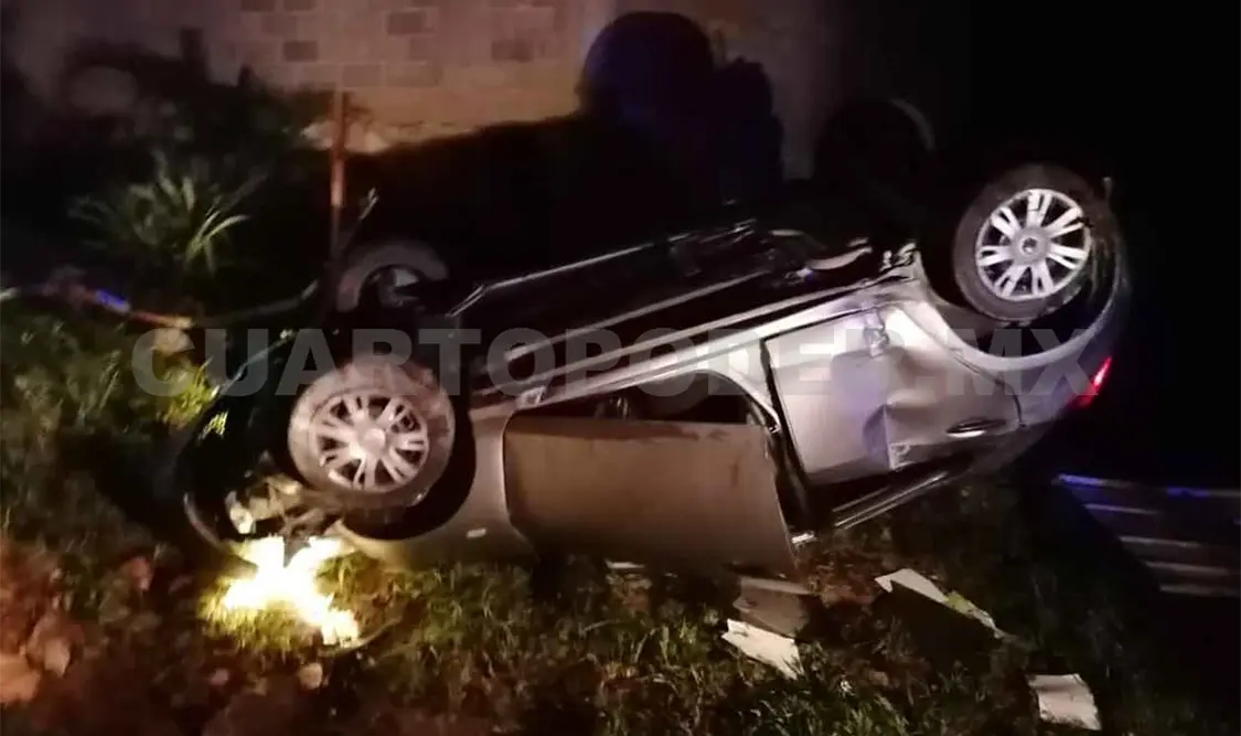 Conductor resulta herido tras aparatosa volcadura