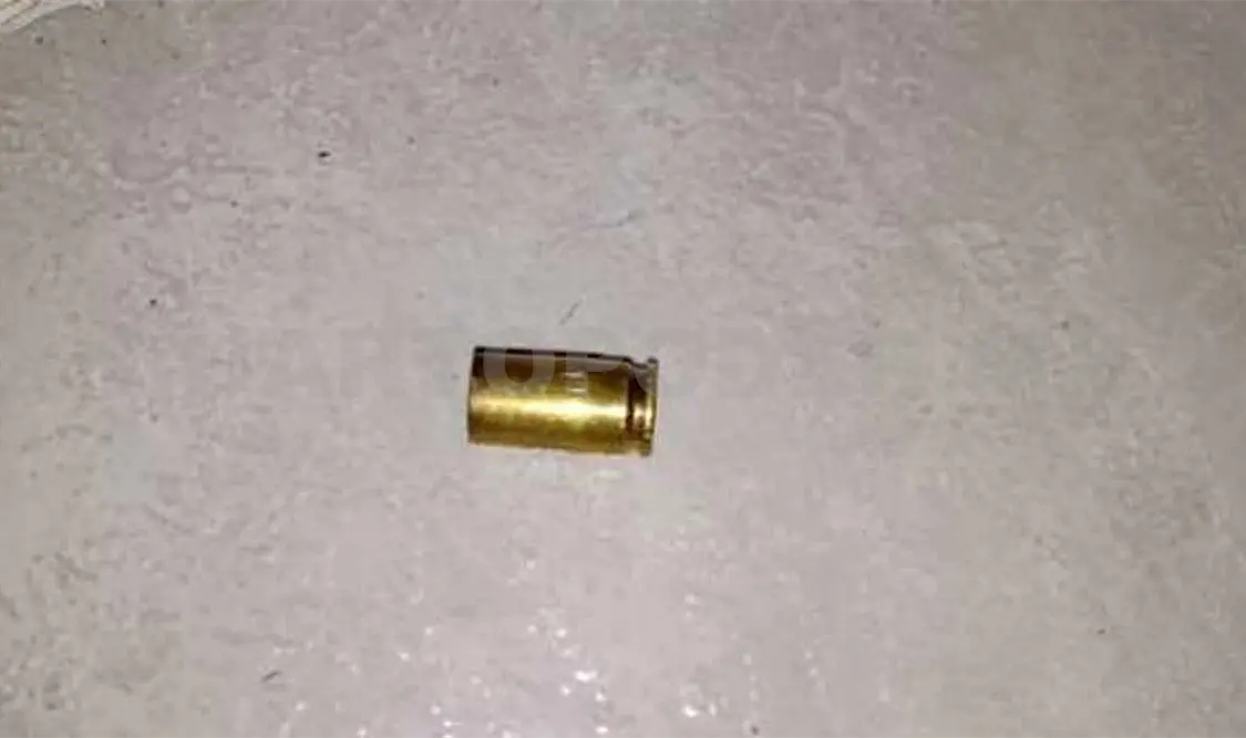 En la escena de los hechos se encontraron dos casquillos percutidos calibre .9 milímetros. CP
