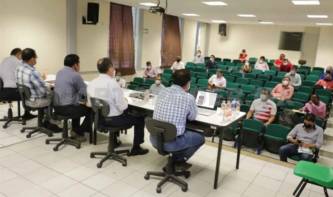 Reunión entre directores de escuelas normales y SE