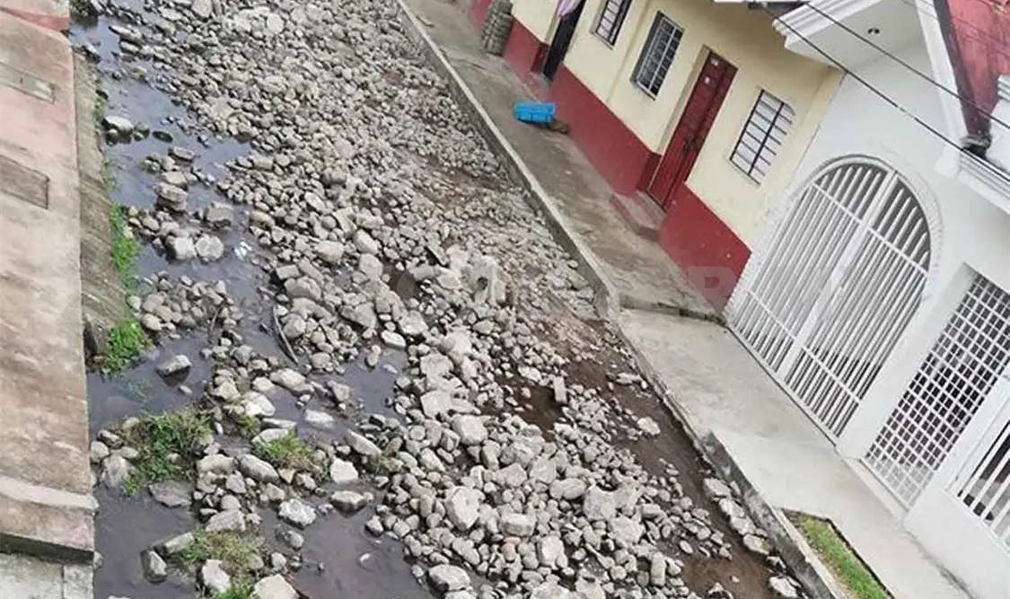 Denuncian regidoras abandono de obras