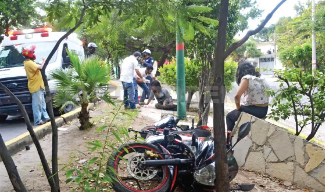 Primos sobreviven a aparatoso accidente vial