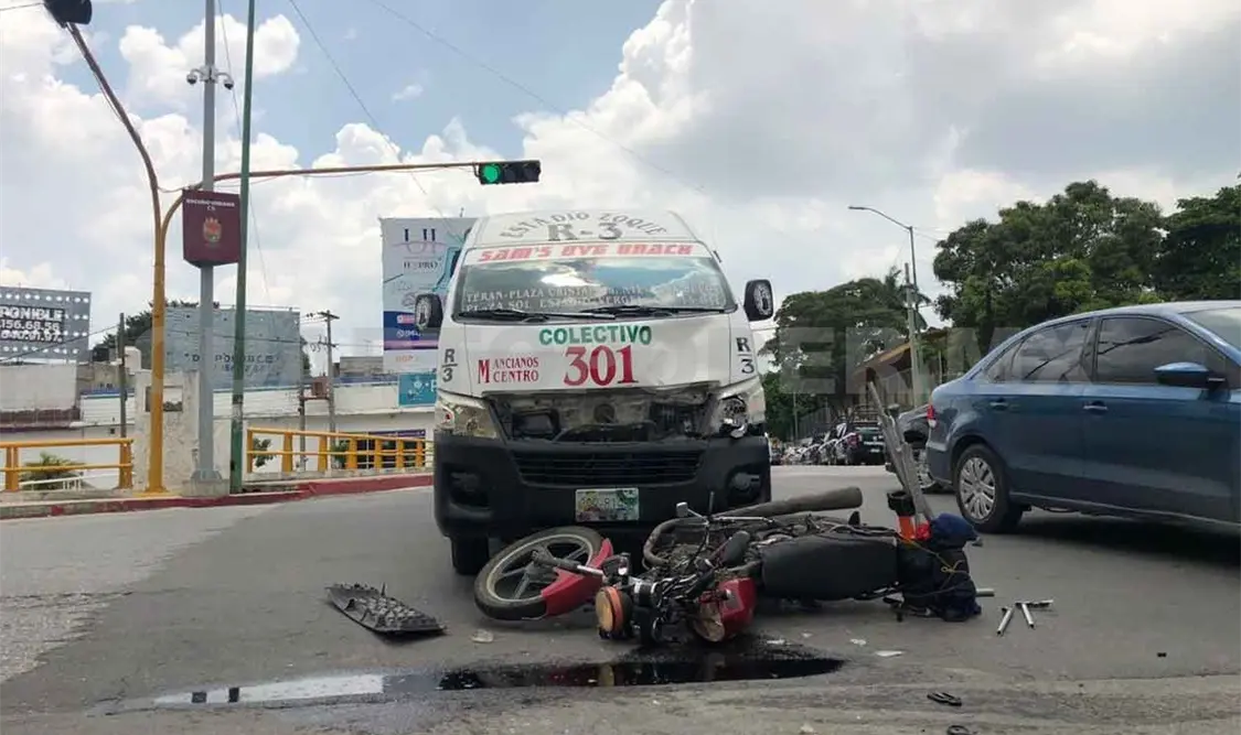 Semaforazo salda con dos golpeados