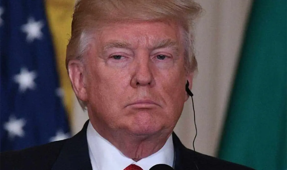 Trump critica a la FDA por pruebas de vacunas