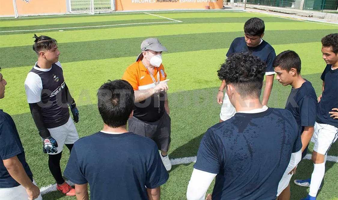 El técnico reconoció que, al tratarse de una institución educativa de prestigio en Chiapas, será también una gran responsabilidad dar buenos resultados en el campeonato profesional. Cortesía