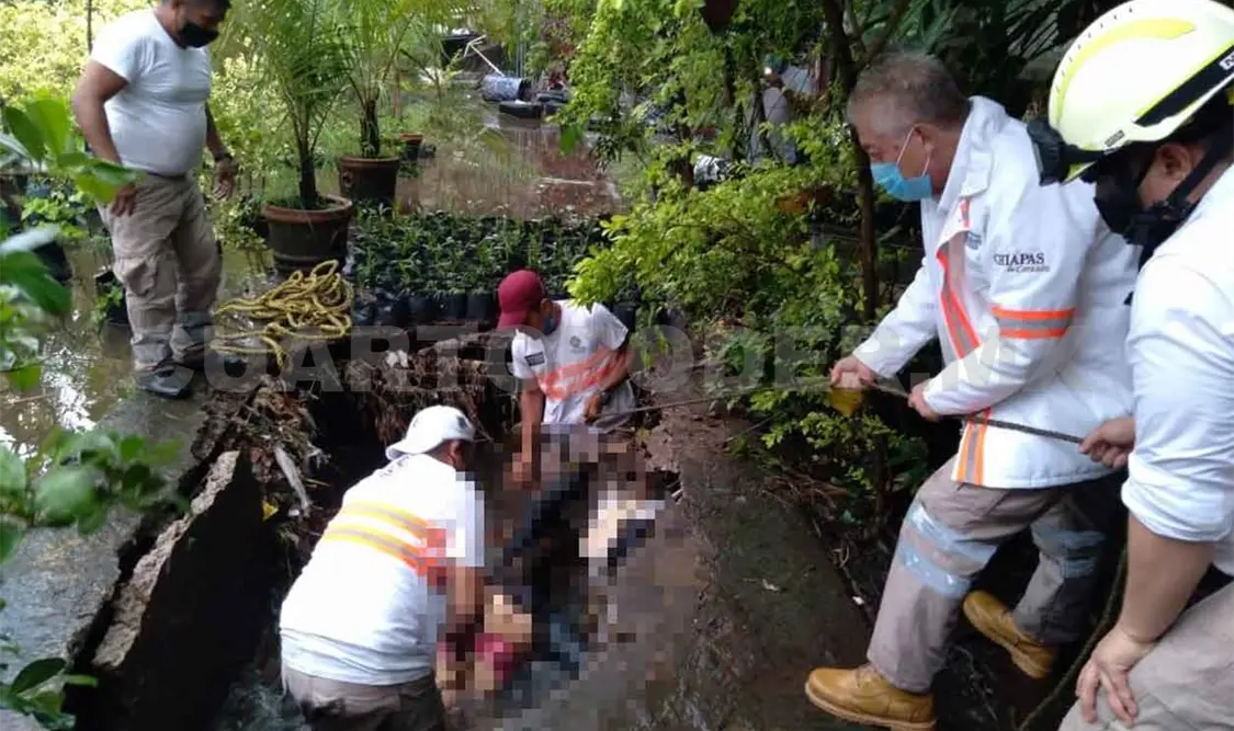 Fallece mujer arrastrada por corriente de canal
