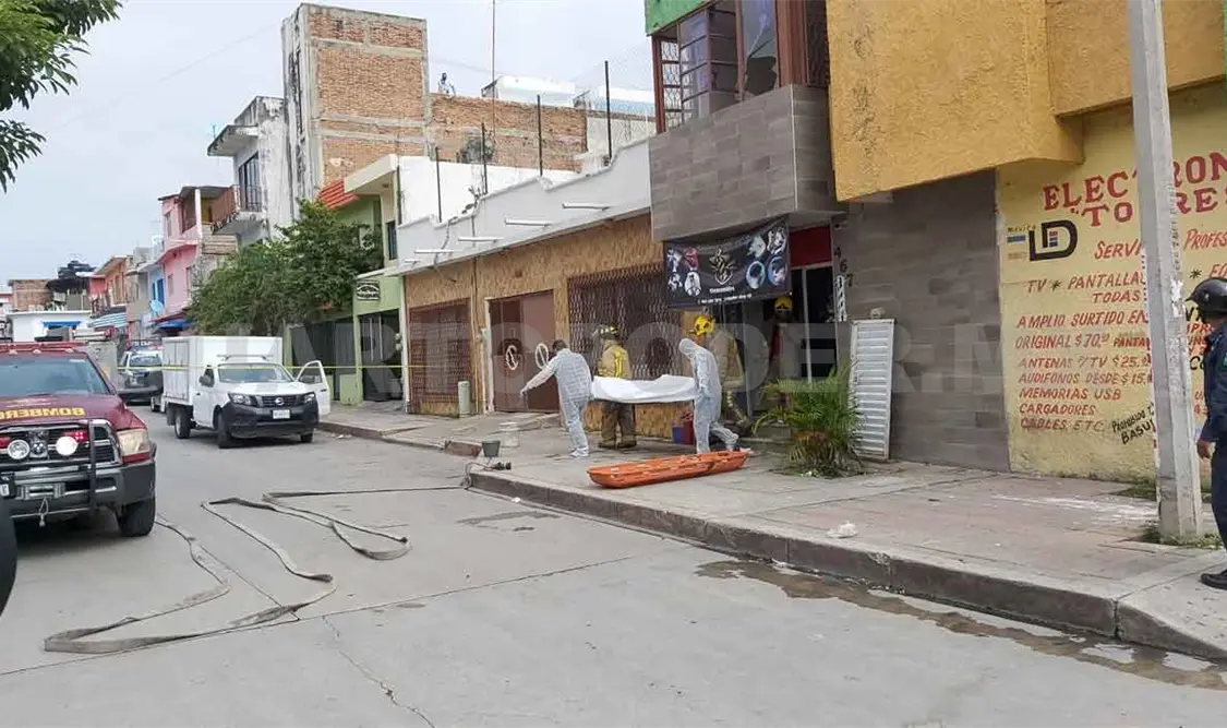 Peluquero se intoxica en incendio y muere
