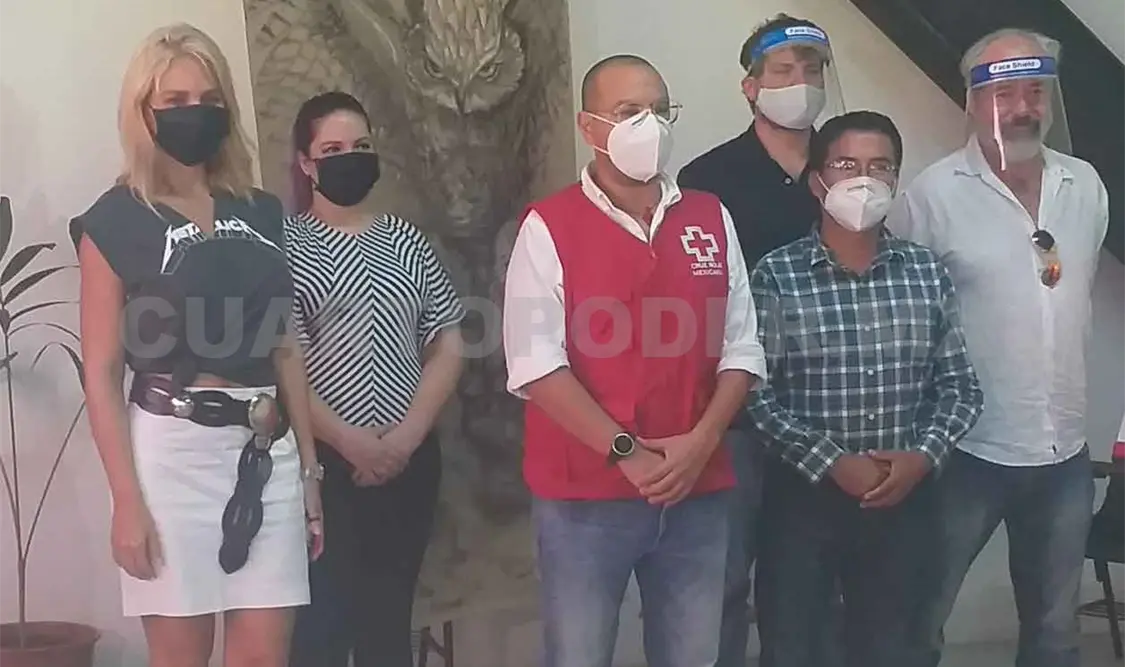 Creadores y organizadores de la primera Gran Subasta Virtual de Arte. Cortesía