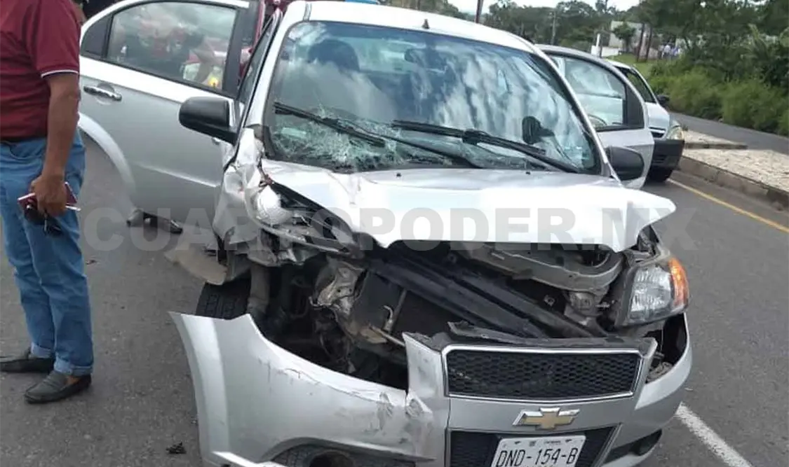 Encontronazo entre un volteo y Aveo