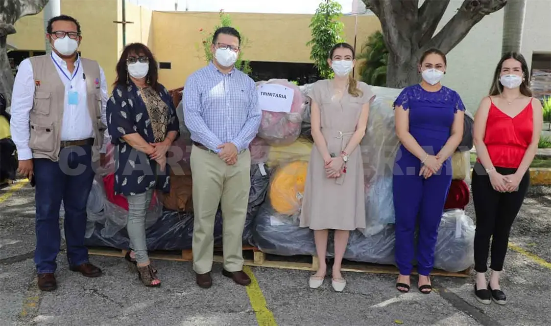 Canaliza donación de tela polar para mitigar bajas temperaturas