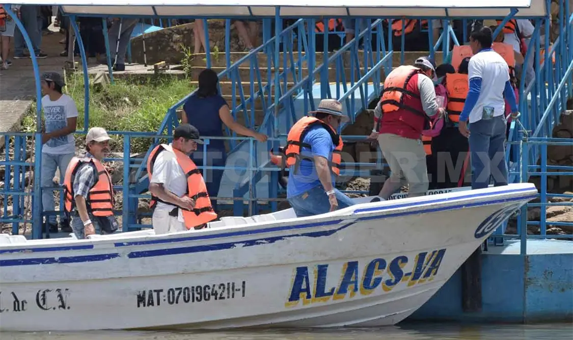 Pese a reapertura, lancheros registran pocos turistas