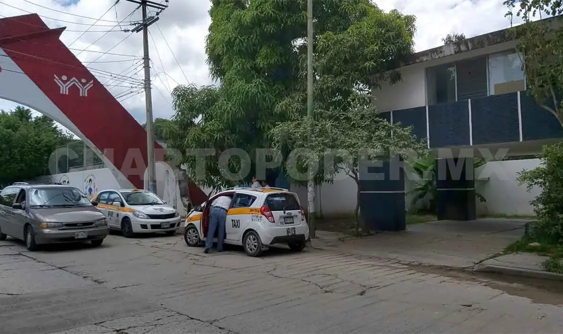 Asaltan a taxista y lo golpean