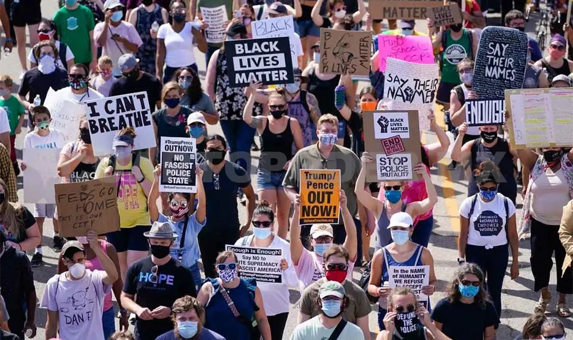 La manifestación fue organizada por la familia de Blake, asesinado a tiros por la policía de EUA. El Universal