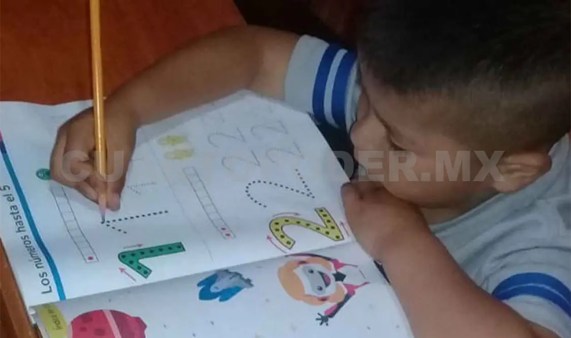 A los “Héroes de Acero” la comunidad los adopta y les brinda las facilidades para realizar su trabajo educativo. CP