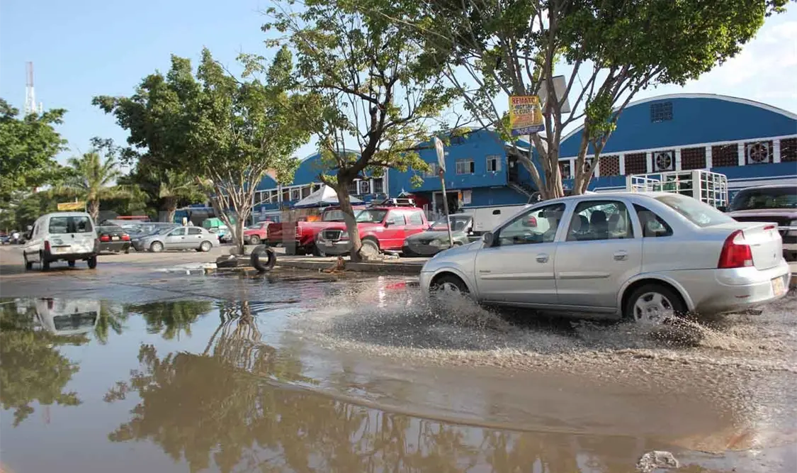 Las fugas provocan un fuerte desperdicio del agua lo que limita su acceso a la población. Cortesía