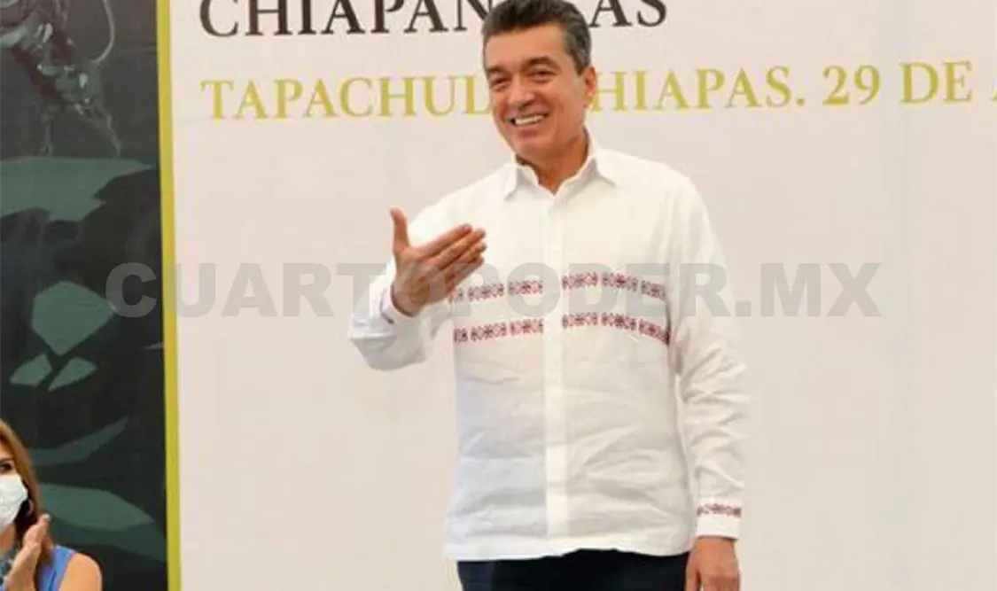 Escandón Cadenas entregó escrituras públicas a 75 familias de escasos recursos económicos de Tapachula. CP