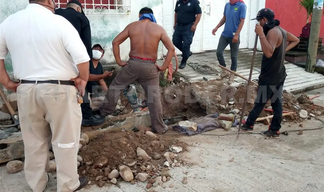 El cadáver fue encontrado dentro de una alcantarilla; estaba en avanzado estado de putrefacción. Víctor Sánchez / CP