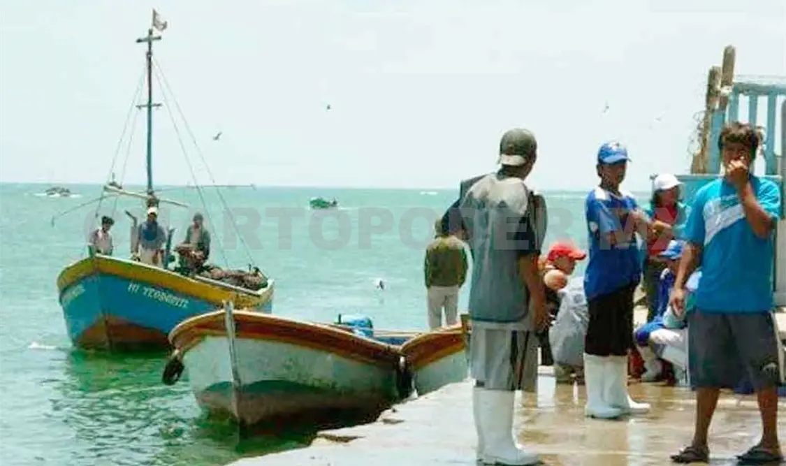 Al menos mil pescadores regresaron a sus actividades durante la madrugada de este sábado en Paredón. Noel Vázquez / CP