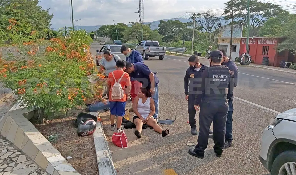 Dos personas resultaron lesionadas durante el percance vial en el tramo Tuxtla-Chiapa de Corzo. Ulises López / CP