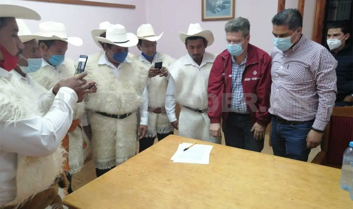 En la reunión con el secretario de Gobierno, se abordó el tema de la obra pública en el municipio. CP