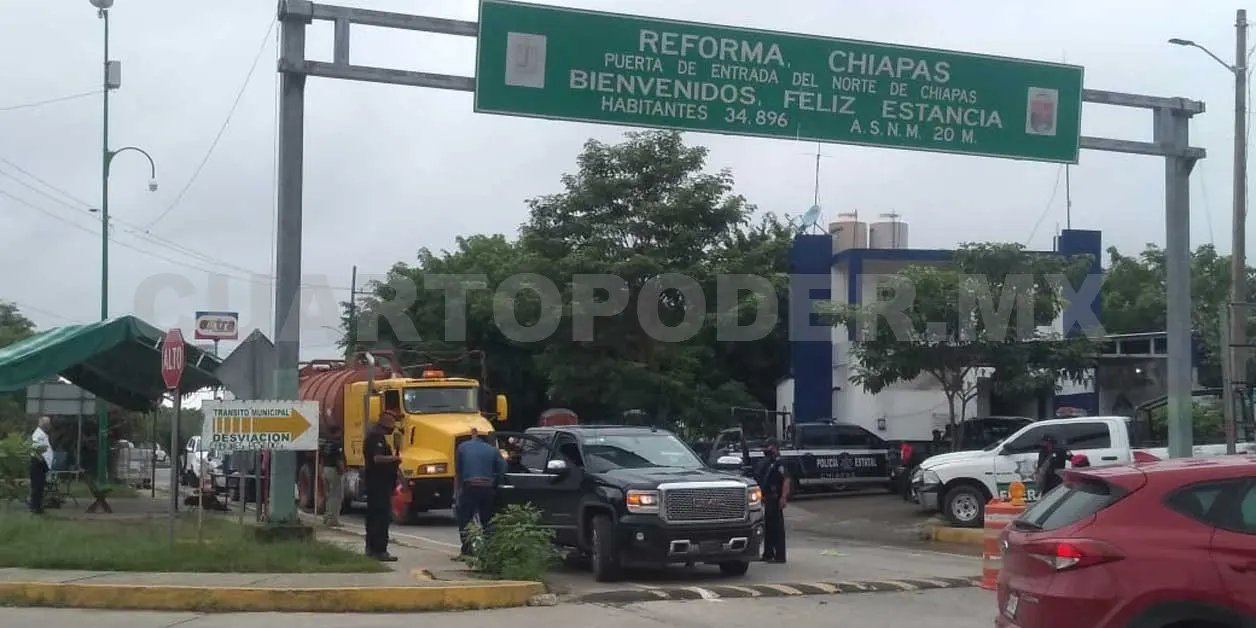 Con semáforo amarillo se retiraron los cercos sanitarios en Reforma. Ramiro López / CP
