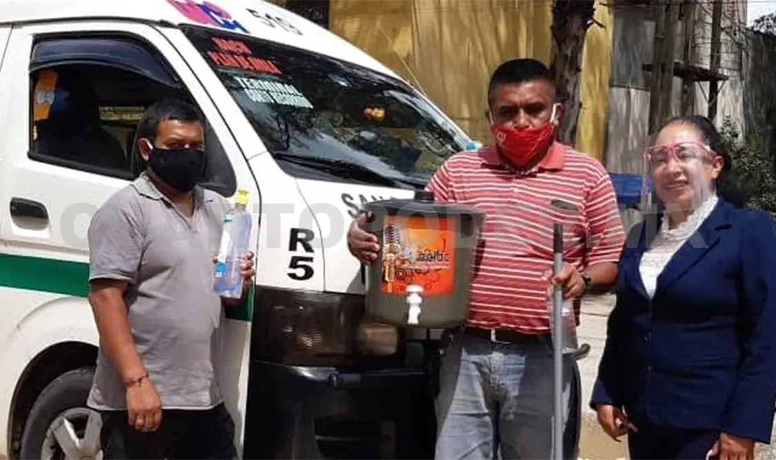 La Asociación Chiapaneca de Locutores se suma a las acciones sanitarias para evitar la propagación del Covid-19 en el transporte público. Manuel Martínez / CP