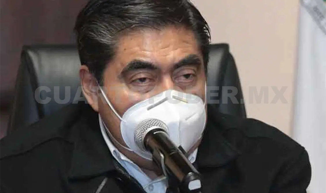 El gobernador de Puebla, Luis Miguel Barbosa Huerta, calificó de “peñistas” a los 10 mandatarios que abandonaron la Conago. Agencias