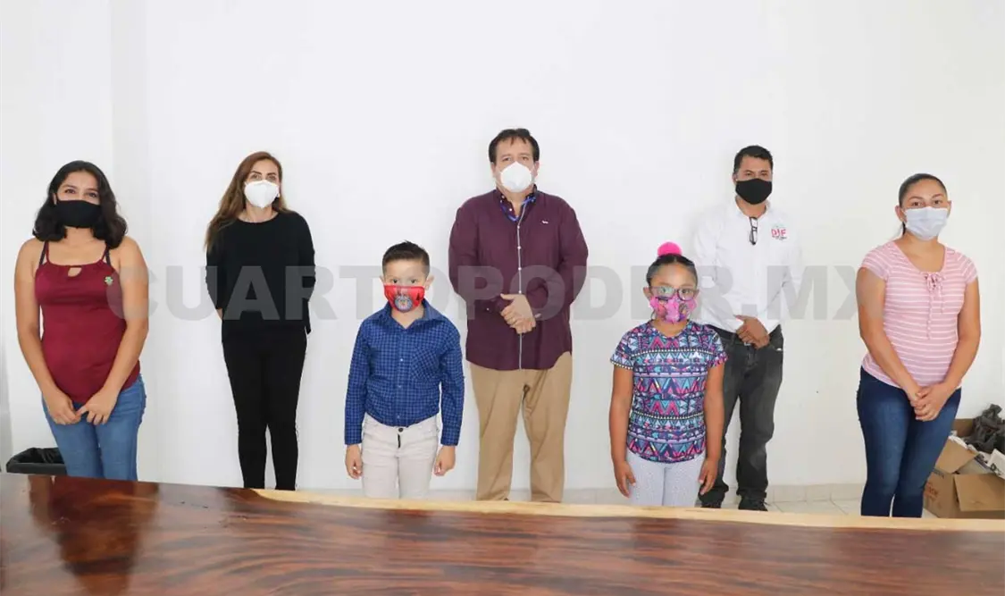 El presidente municipal de Villaflores, Mariano Rosales Zuarth, reconoció a los ganadores. Cortesía